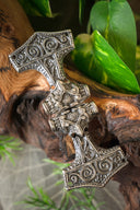 Mantelspänne Torshammare, försilvrad brons