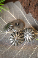 Mittelalterlicher Gürtelbeschlag mit Rosette, Set mit 5 Stück, versilbertes Messing