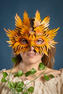 Maschera in pelle a forma di uccello