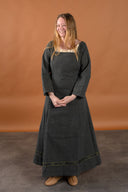 Średniowieczna suknia Estrid z motywem jodełki, naturalny szary