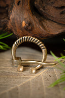 Fibule en fer à cheval Rusvik, bronze