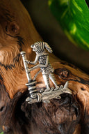 Medeltida badge apdoktor, försilvrad brons