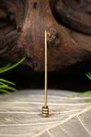 Medeltida nål för huvudbonader, mässing