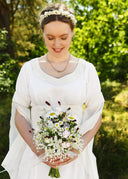 Middeleeuwse trouwjurk, wit-crème