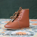 Kinderschuhe aus dem 15. Jahrhundert, braun