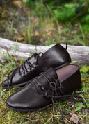 Średniowieczne buty sznurowane, brązowe