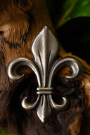 Fleur-de-lys-smykke, forsølvet bronze