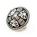 Kleine Scheibenfibel im Borrestil, versilberte Bronze