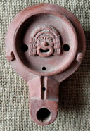 Romeinse olielamp theatermasker, Firmalampe