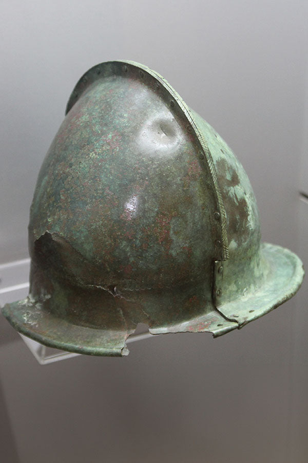 Helm uit de Balkan prehistorie