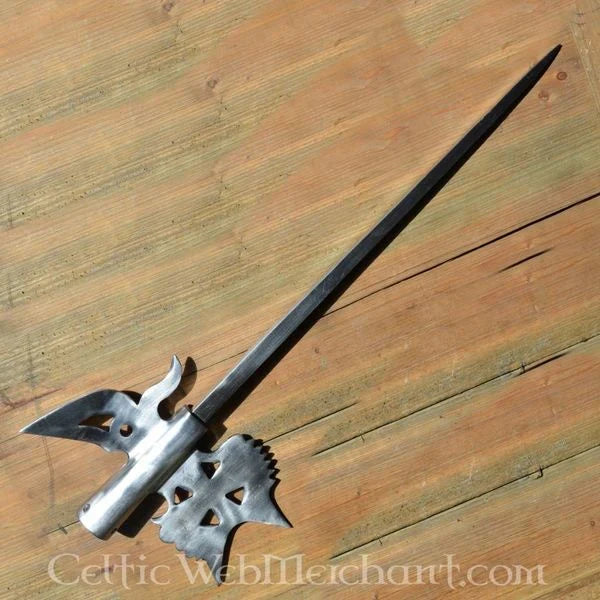 Historische paalwapens: speren, hellebaarden en paalbijlen