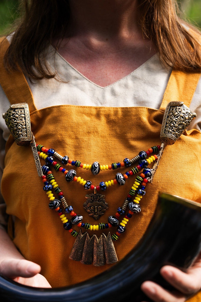 Viking kralen op een hangeroc