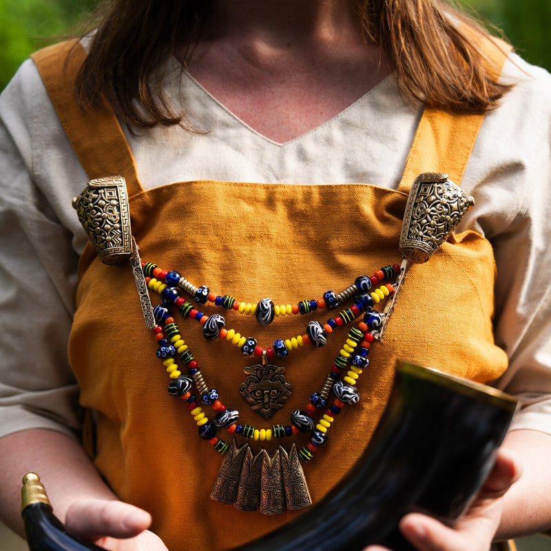 Viking kralen op een hangeroc