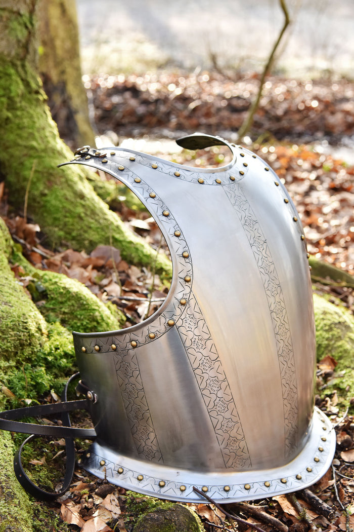 Middeleeuwse borstplaat Isidore met graveringen, 1.2 mm