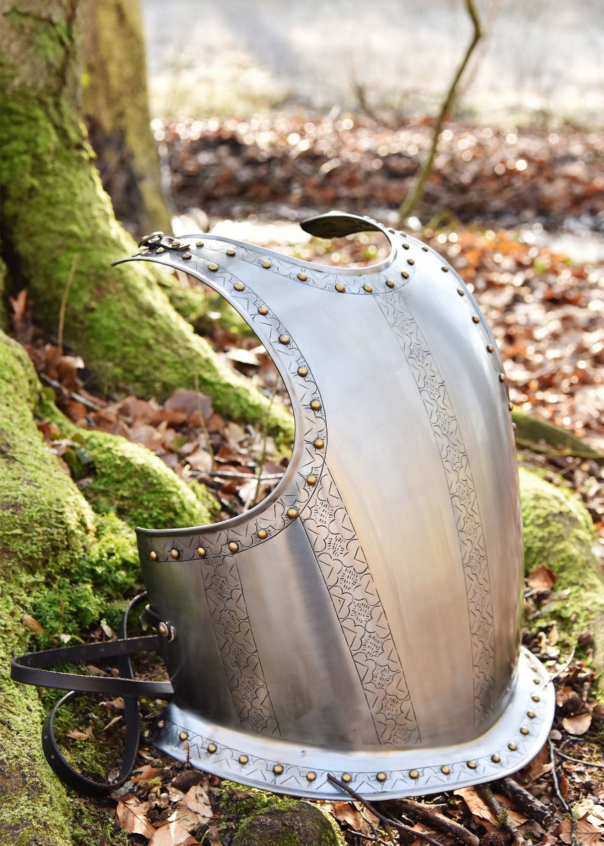 Middeleeuwse borstplaat Isidore met graveringen, 1.2 mm