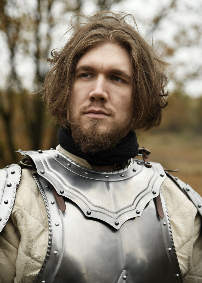 Gotika gorget pogled sa strane