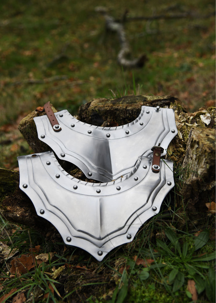 Gotika gorget detalji zakovice