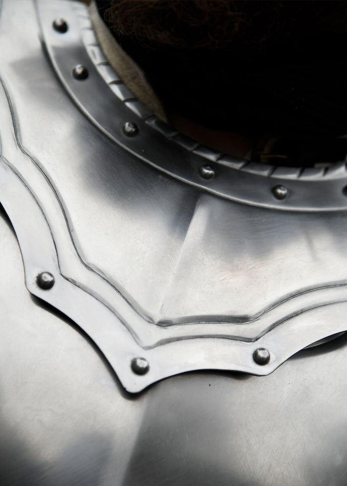 Gotika gorget nošena