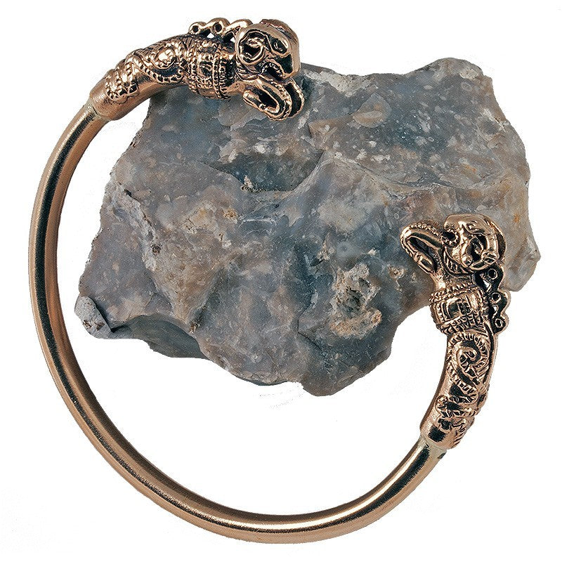 Pulseira com cabeças de carneiro Rodenbach, século V a.C., bronze