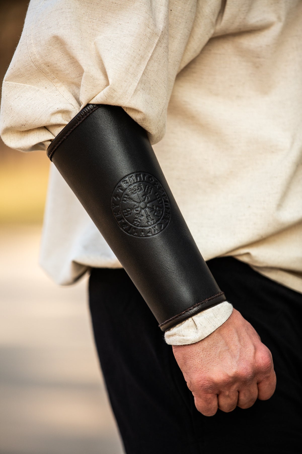 Vegvisir Lederarmschienen Unterarmschutz, schwarz