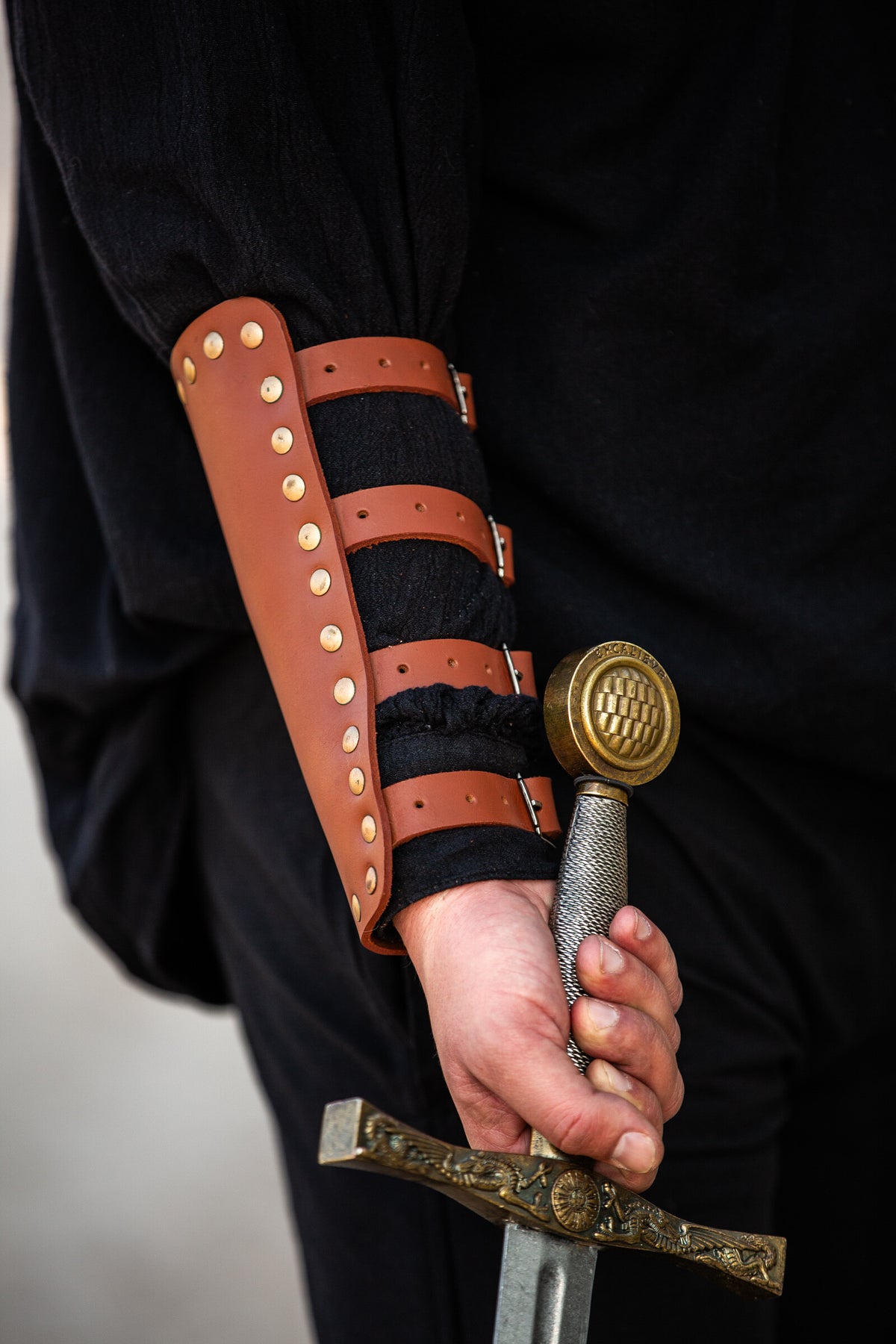 Marius läderbracers, underarmsskydd, bruna