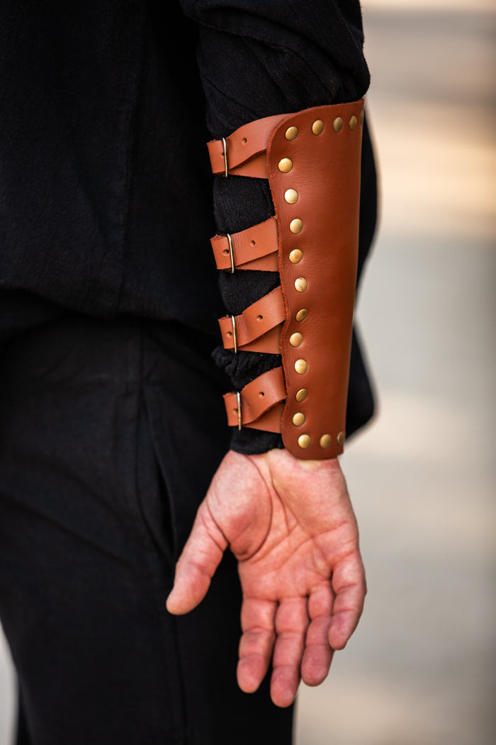 Marius läderbracers, underarmsskydd, bruna
