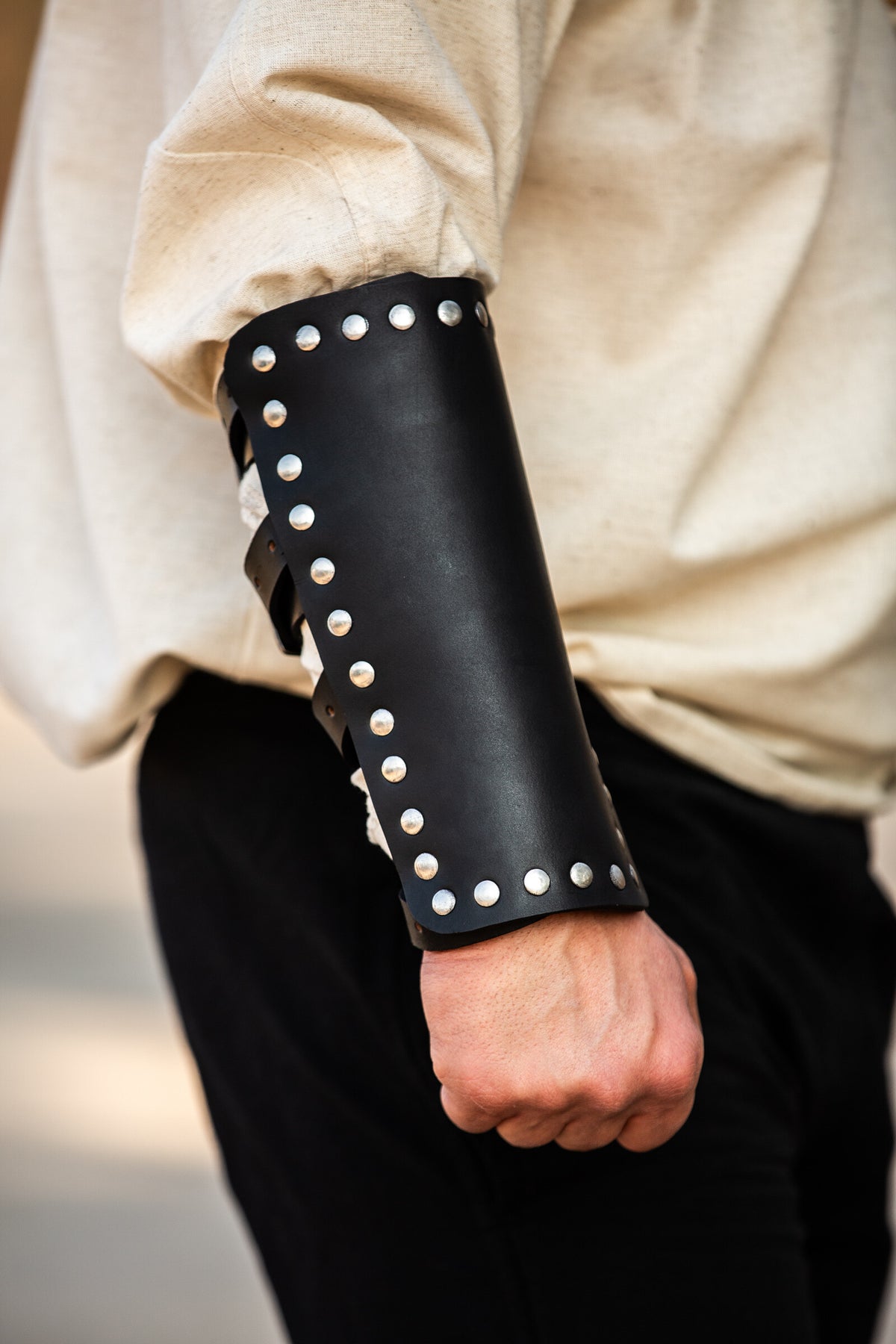 Marius läderbracers, underarmsskydd, svarta