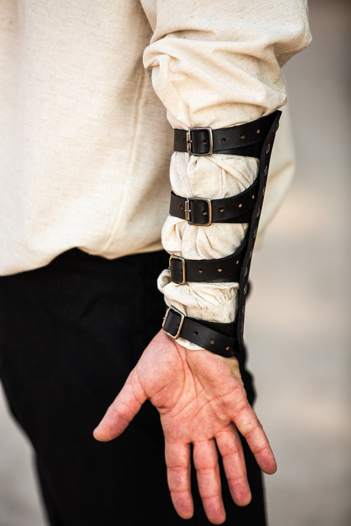 Marius läderbracers, underarmsskydd, svarta