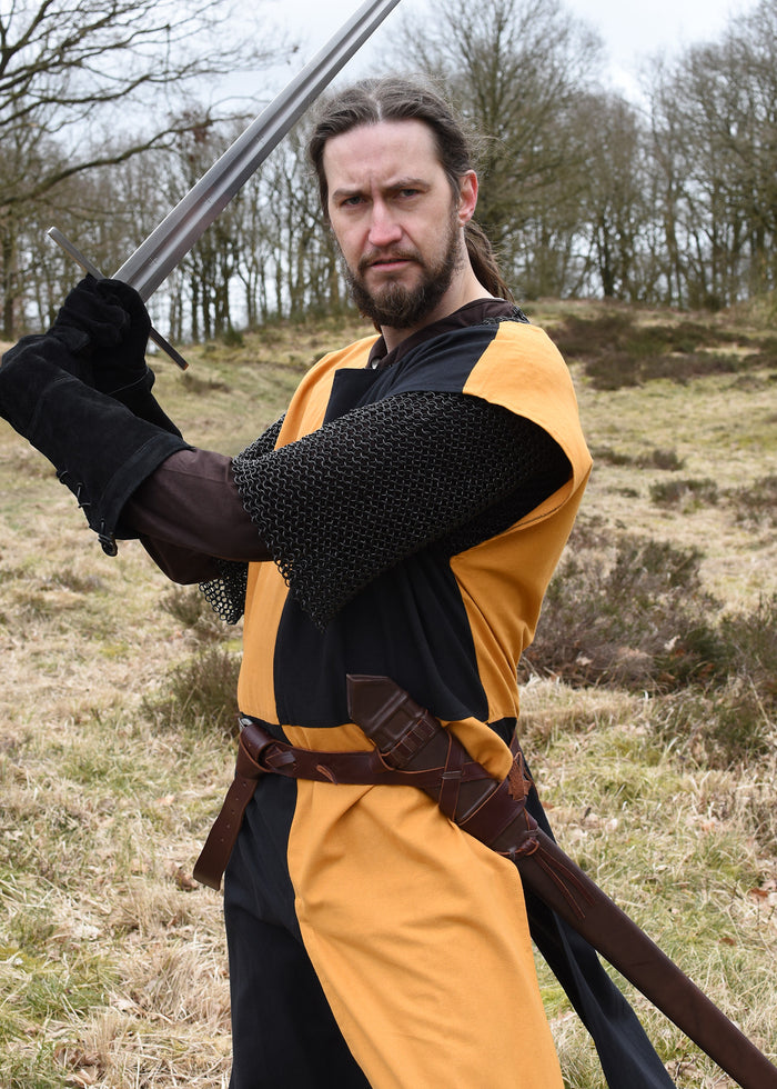 Middeleeuws overkleed Rodrick, oranje-zwart