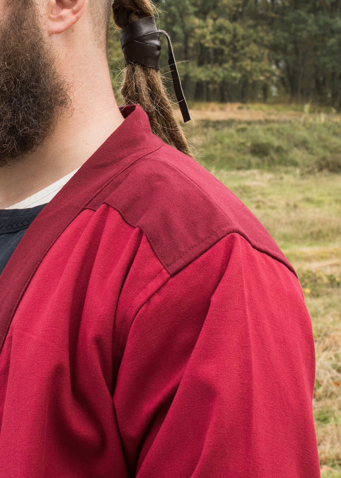 Wczesnośredniowieczny kaftan Njord, czerwony