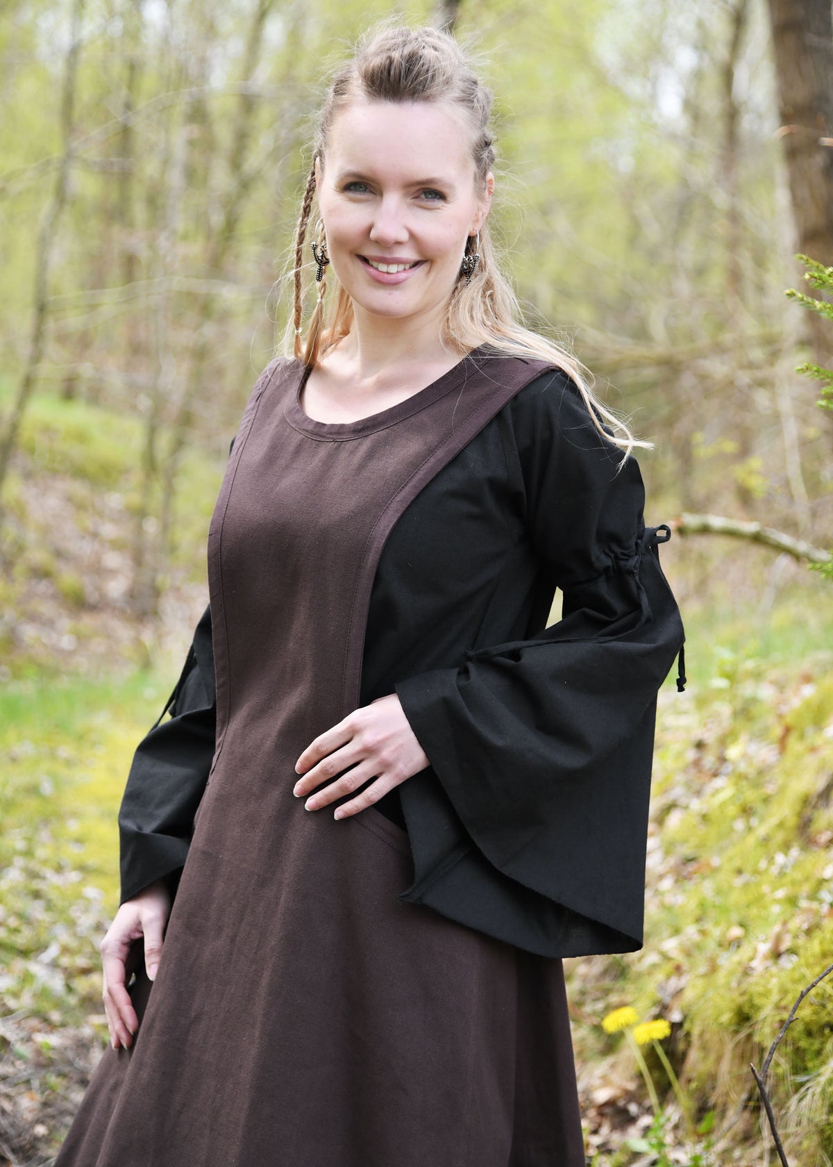 Medeltida surcot Isabeau, brun