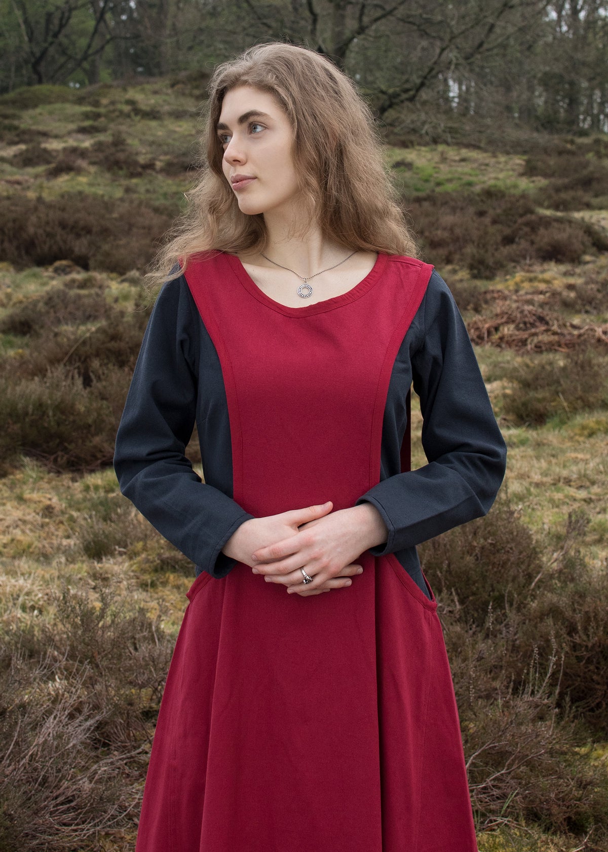 Middelalderlig surcot Isabeau, rød