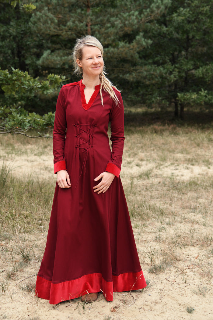 Jurk Meira met fluwelen details, wijnrood