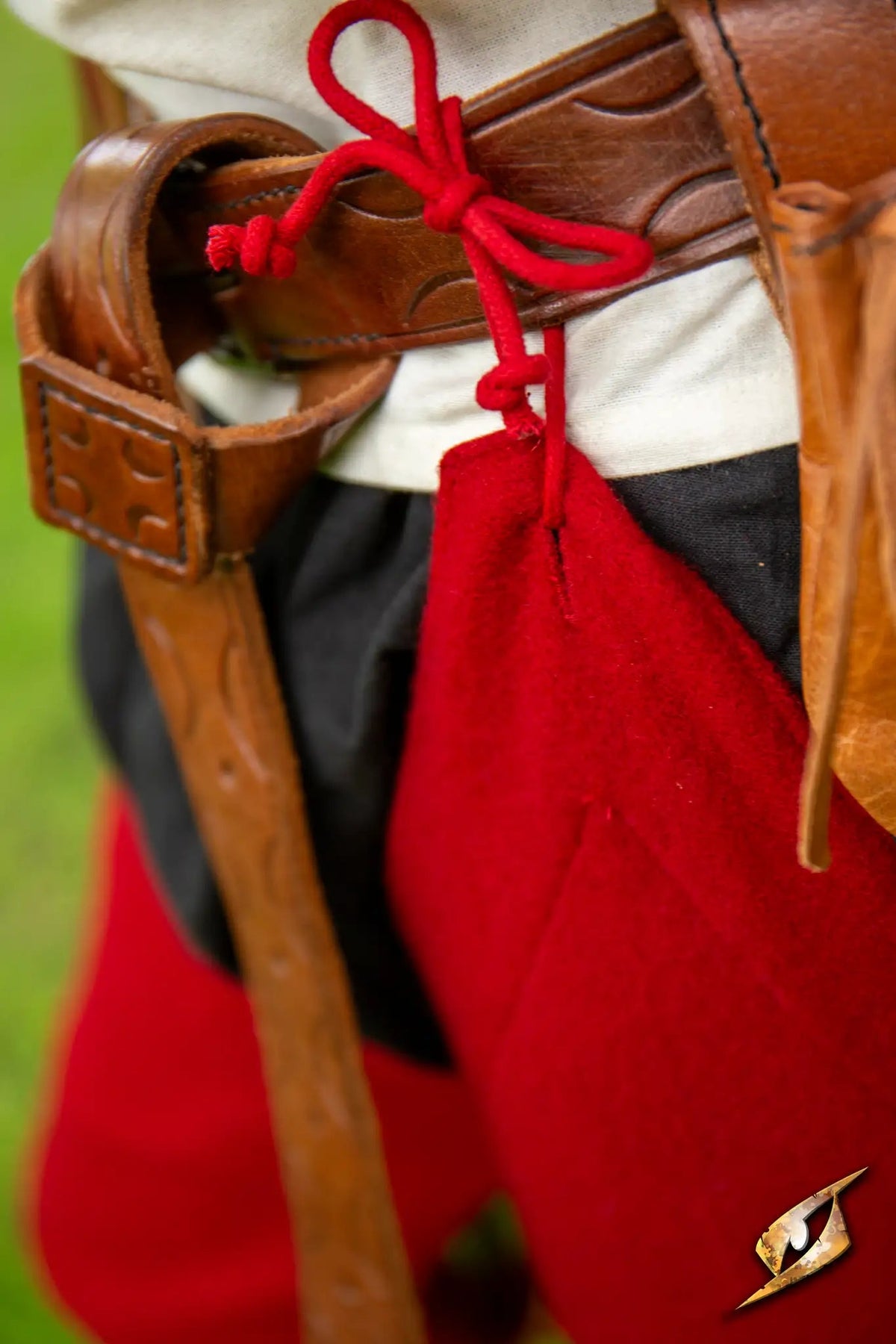 Losse beenling 1200-1300, wolmix, rood