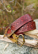 Middeleeuwse riem met vierpas motief, 13e-15e eeuw, rood