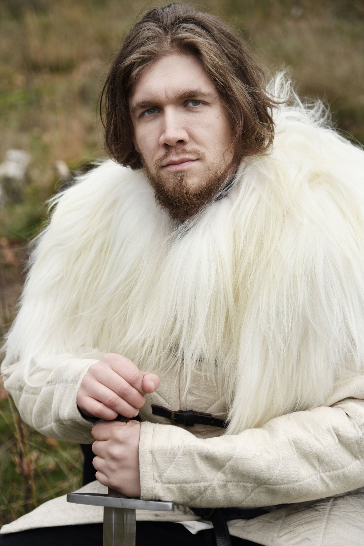 Shoulder fur, white