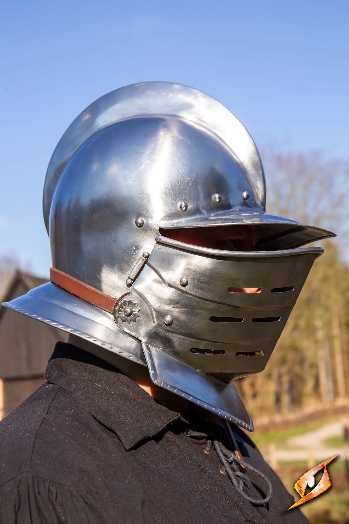 Gesloten burgonet, 16e eeuw, gepolijst, 1 mm