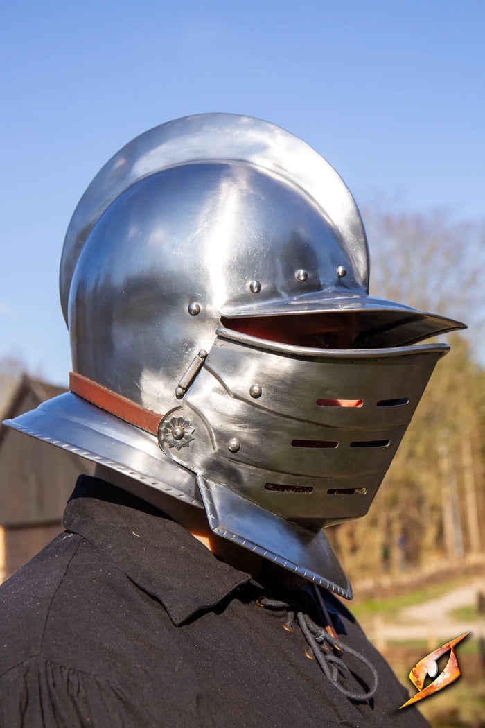 Gesloten burgonet, 16e eeuw, gepolijst, 1 mm