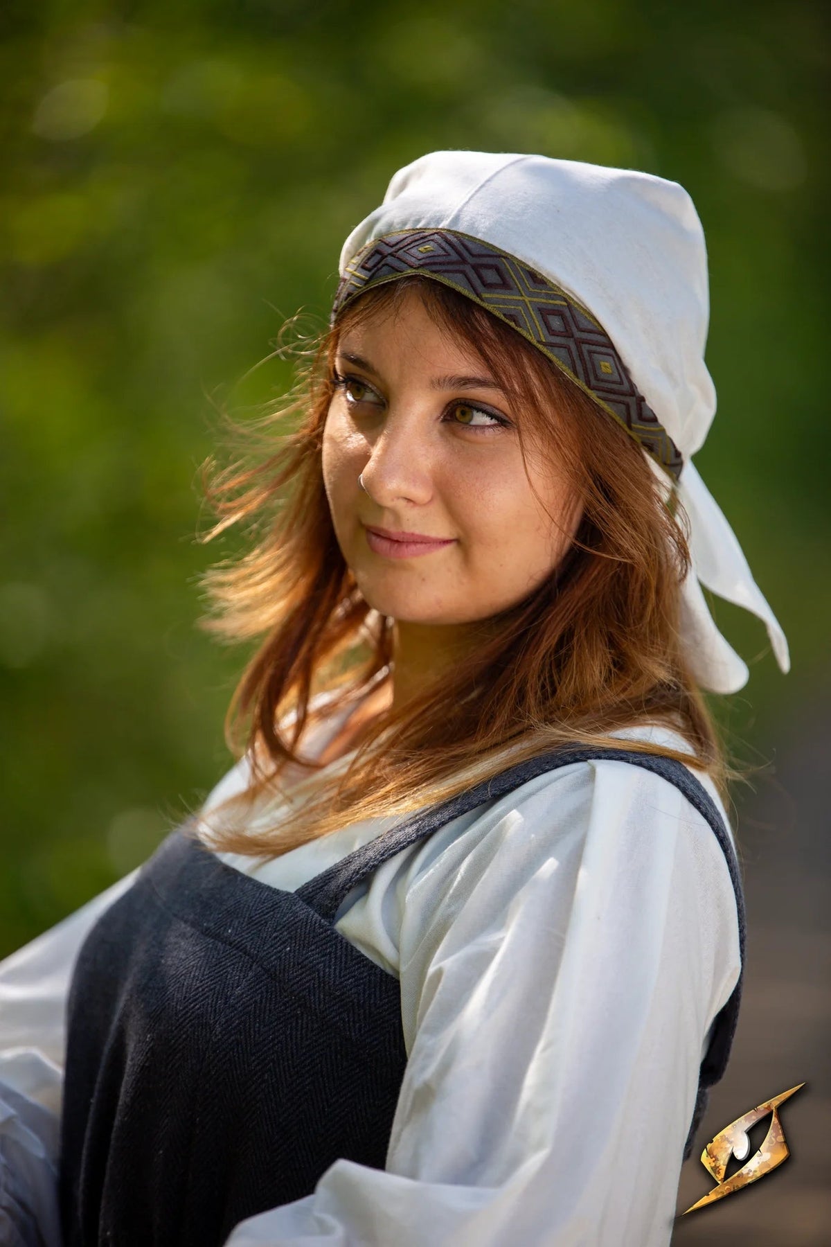 Galvos skarelė Estrida, balta
