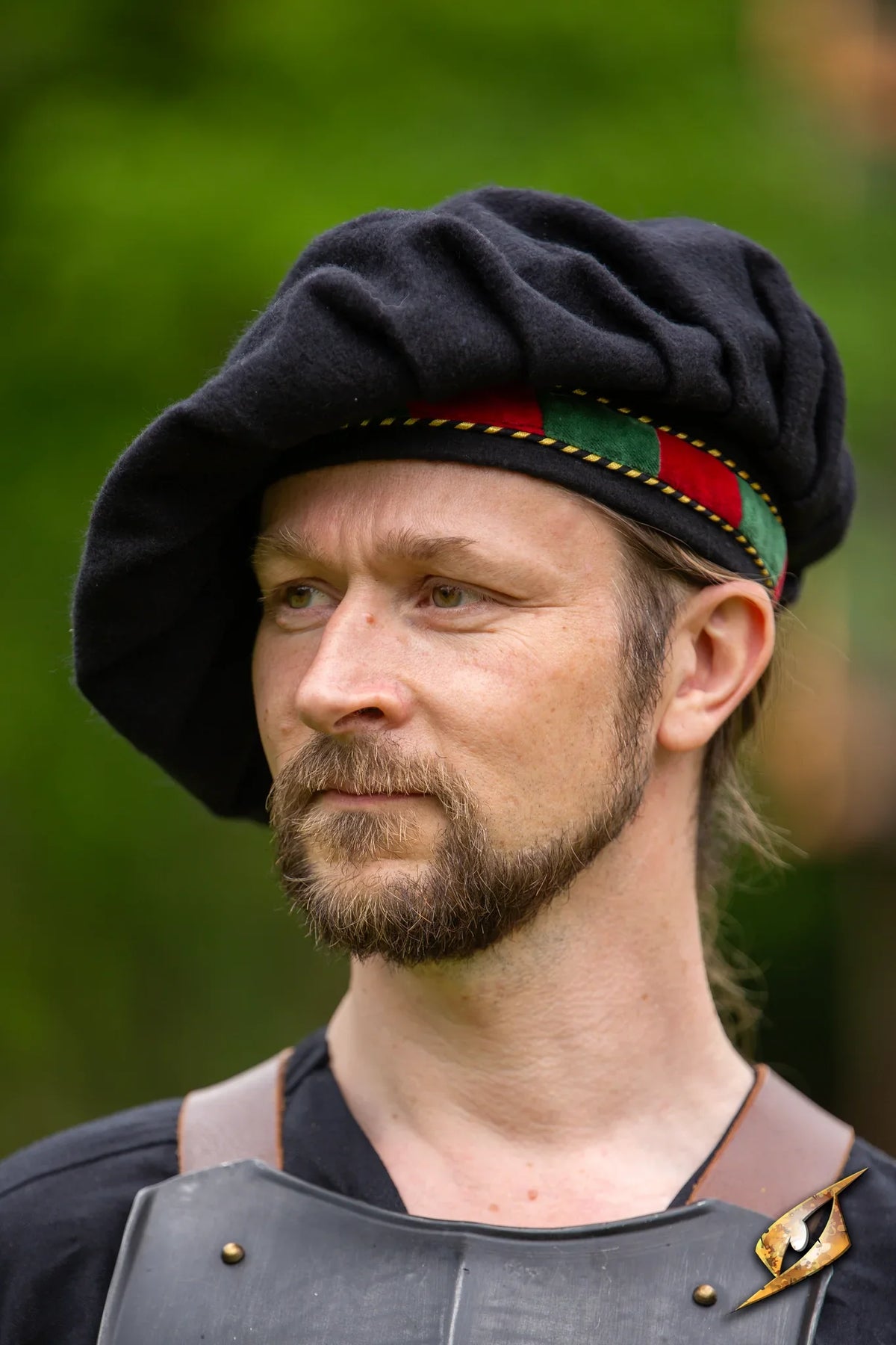 Renaissance baret, wolmix, rood-groen-zwart