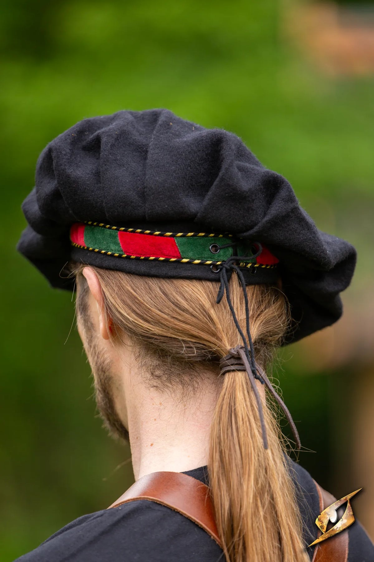 Renaissance baret, wolmix, rood-groen-zwart