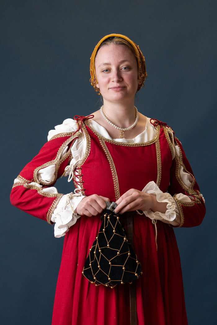 Sakiewka szlachecka, czarna
