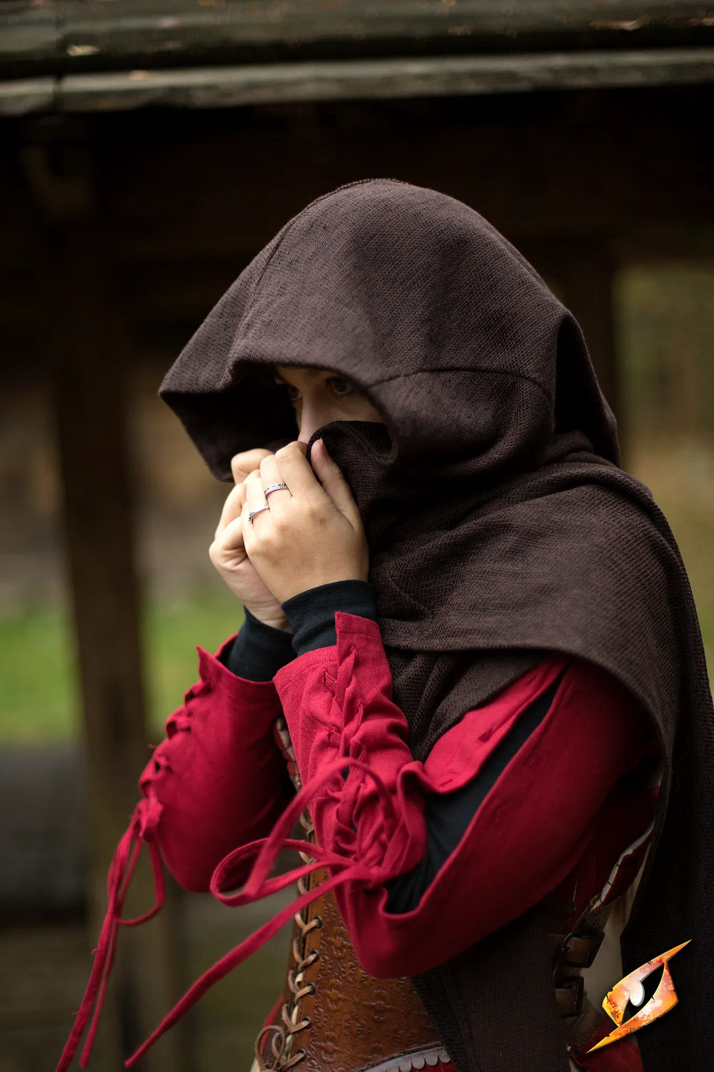 Kapuce Assassins Creed, brūna