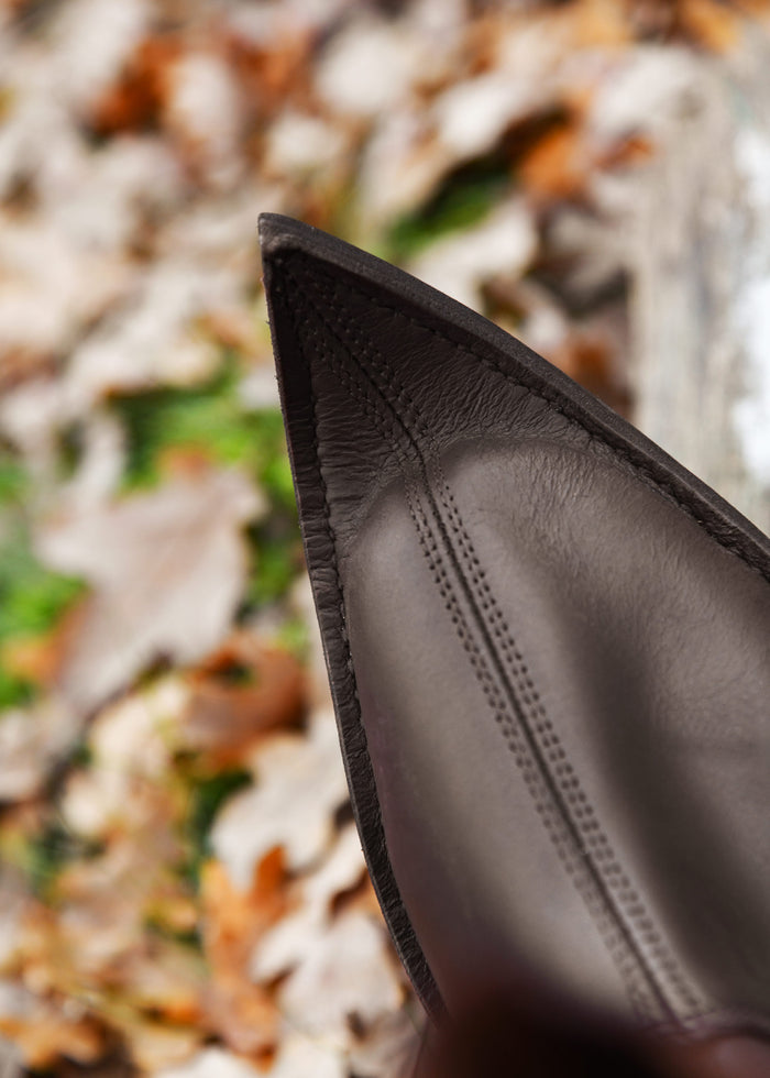 Poulaines, middeleeuws, bruin