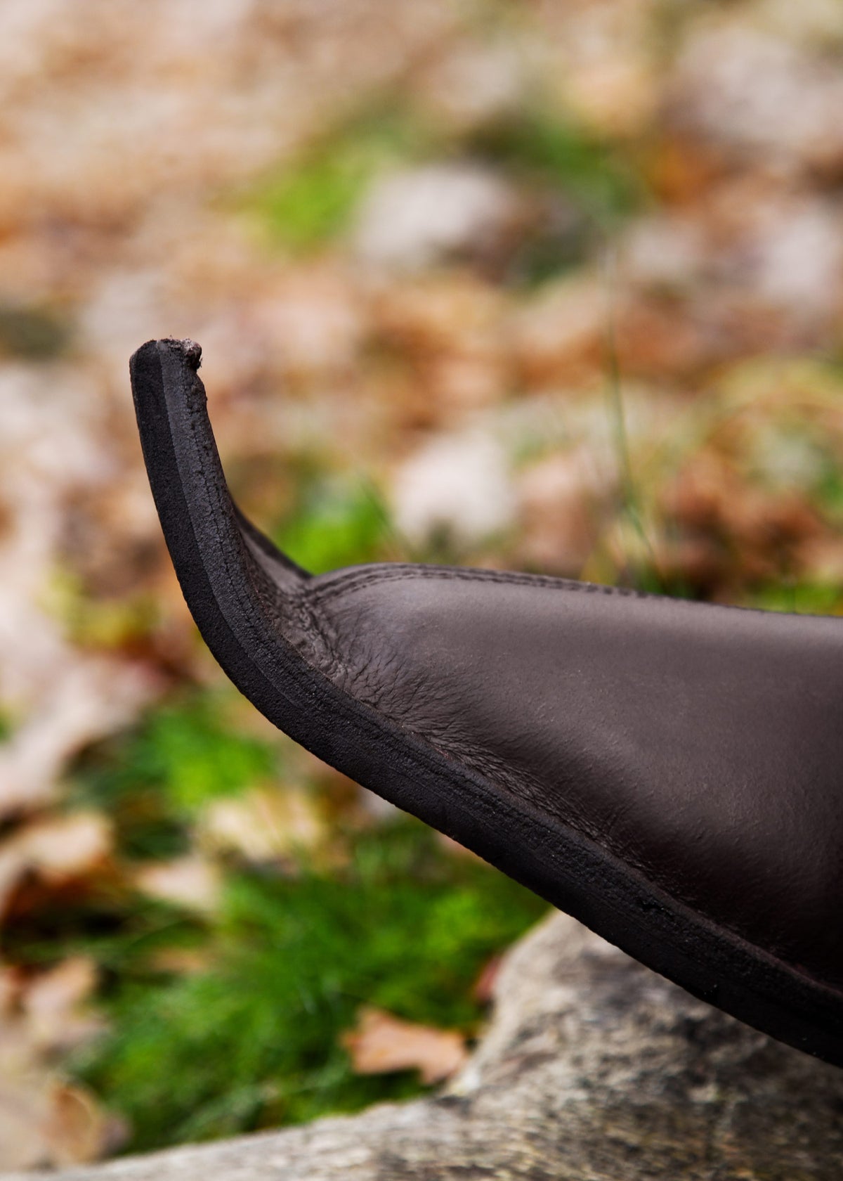 Poulaines, middeleeuws, bruin