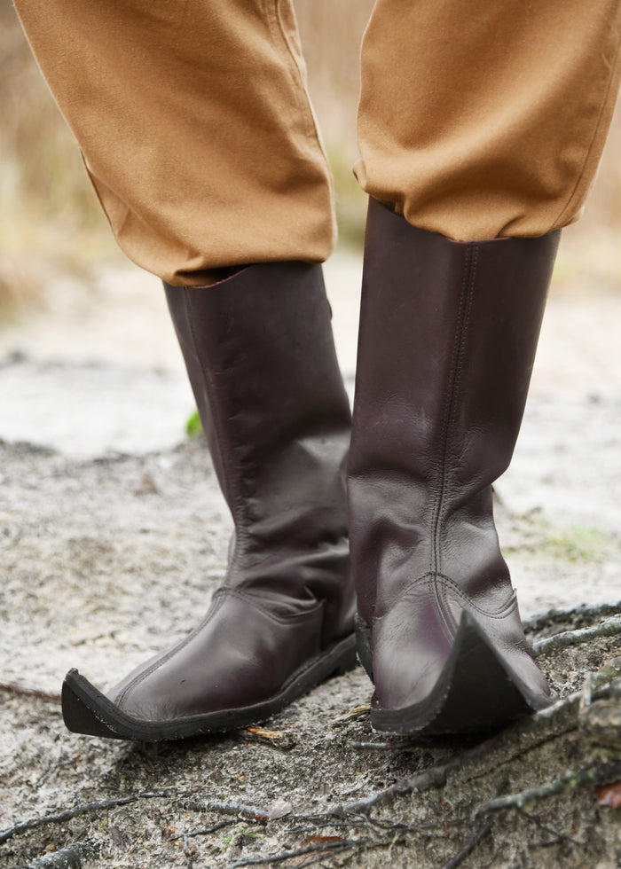 Poulaines, middeleeuws, bruin