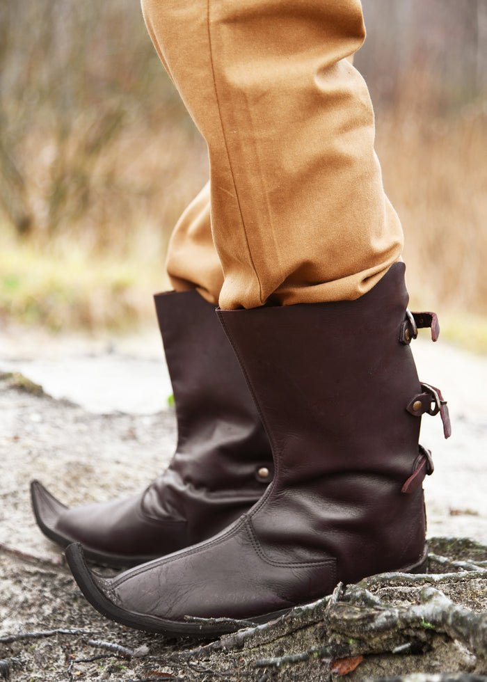 Poulaines, middeleeuws, bruin