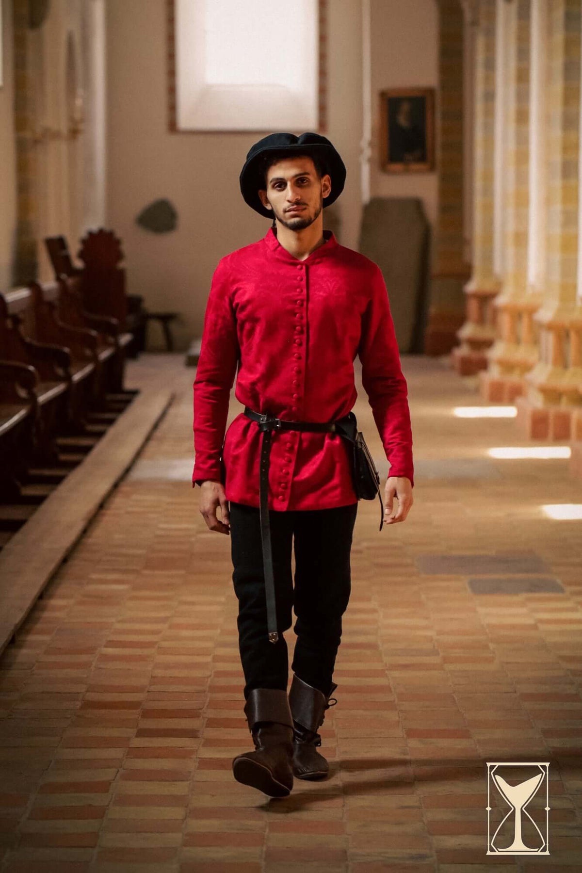 Cotehardie Rodrigo, brokat, rdeča
