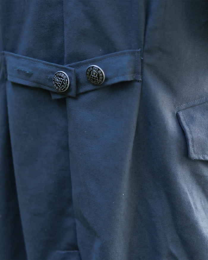 Cuerpo de Justau Antonio, azul