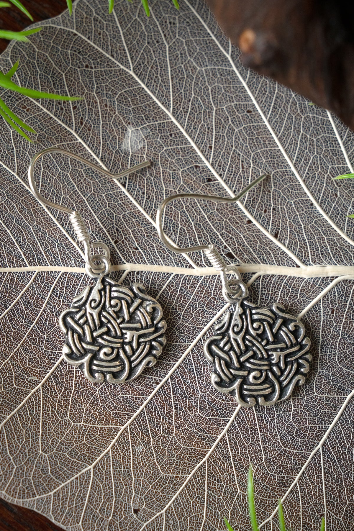 Orecchini con nodo vichingo, bronzo argentato